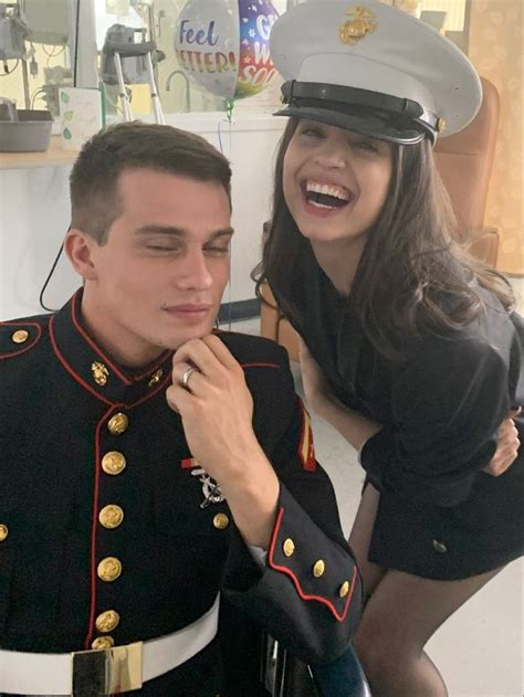 Sofia Carson y Nicholas Galitzine de “Corazones malheridos”,。